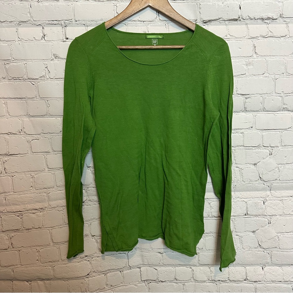 GAP green long sleeve shirt